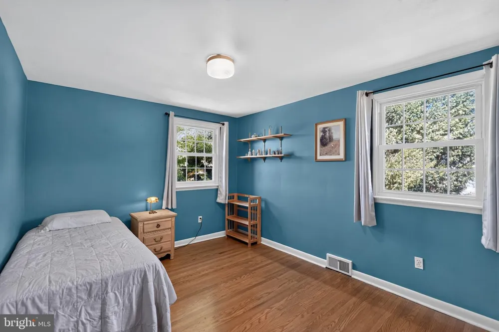 76 SNYDER LANE Springfield, PA 19064