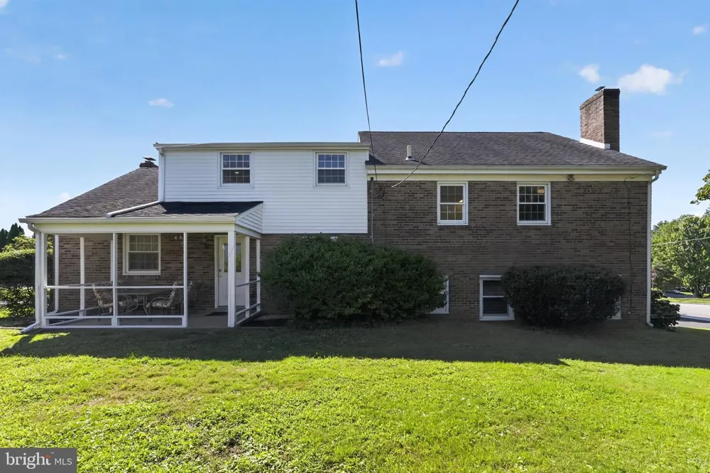 76 SNYDER LANE Springfield, PA 19064