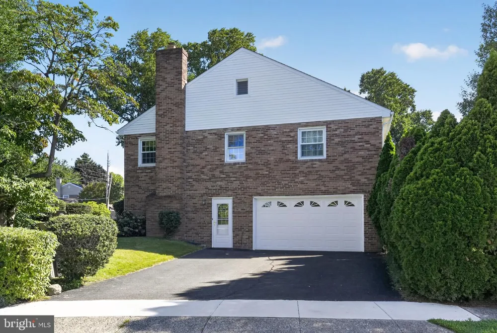 76 SNYDER LANE Springfield, PA 19064