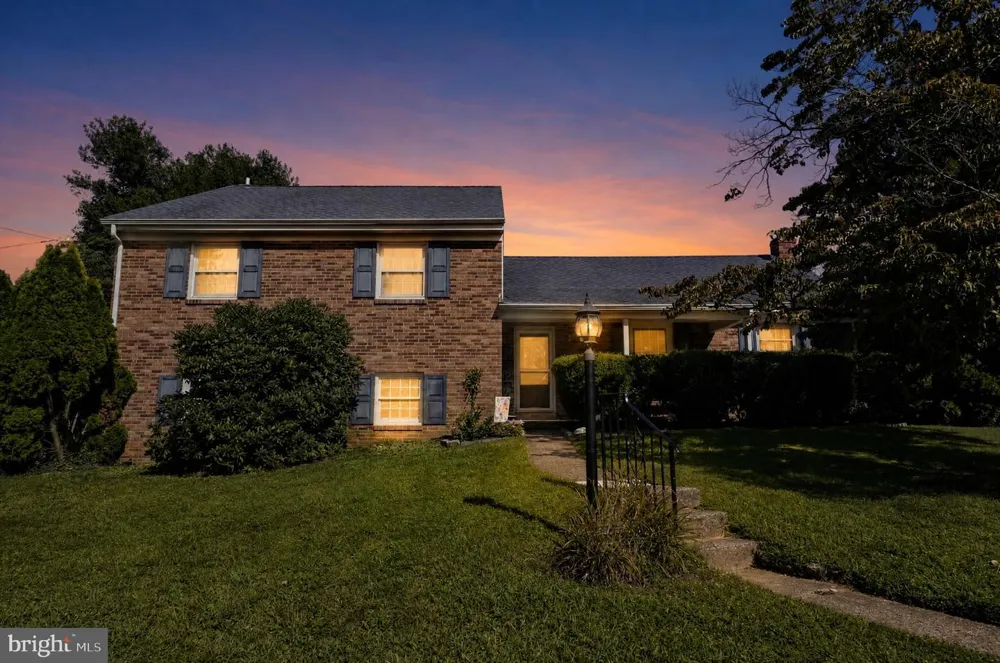 76 SNYDER LANE Springfield, PA 19064