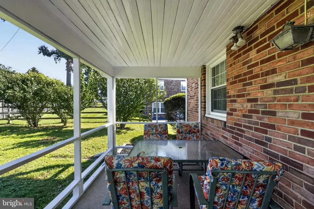 76 SNYDER LANE Springfield, PA 19064