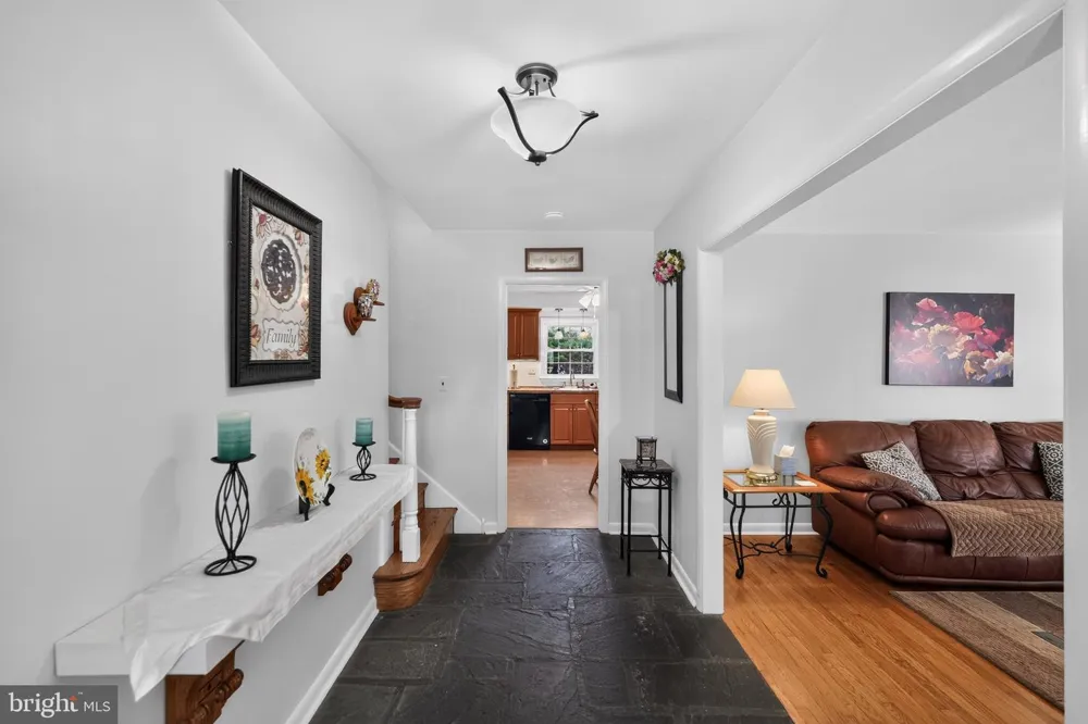 76 SNYDER LANE Springfield, PA 19064