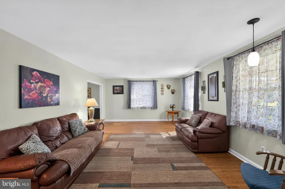 76 SNYDER LANE Springfield, PA 19064