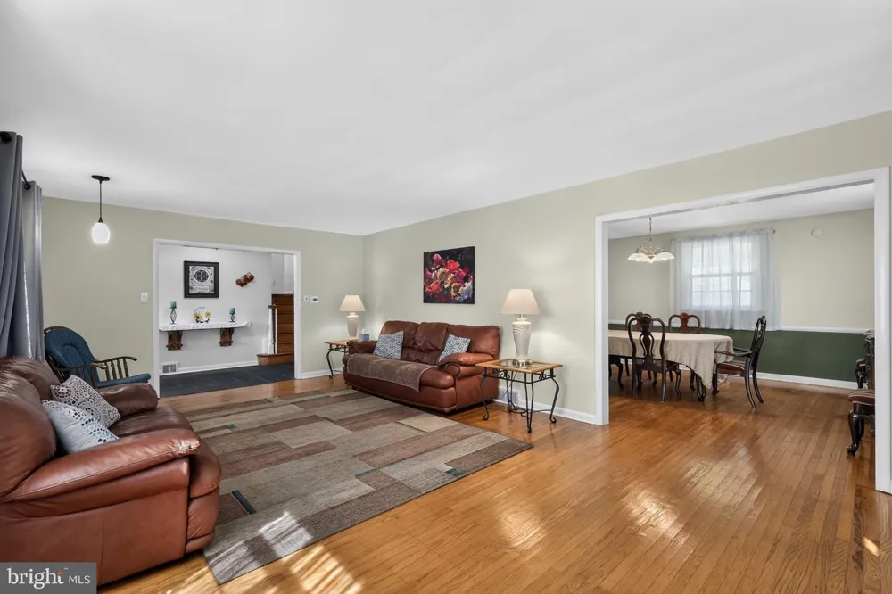 76 SNYDER LANE Springfield, PA 19064