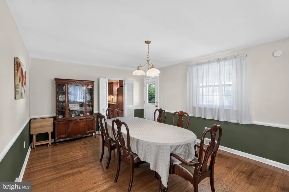 76 SNYDER LANE Springfield, PA 19064