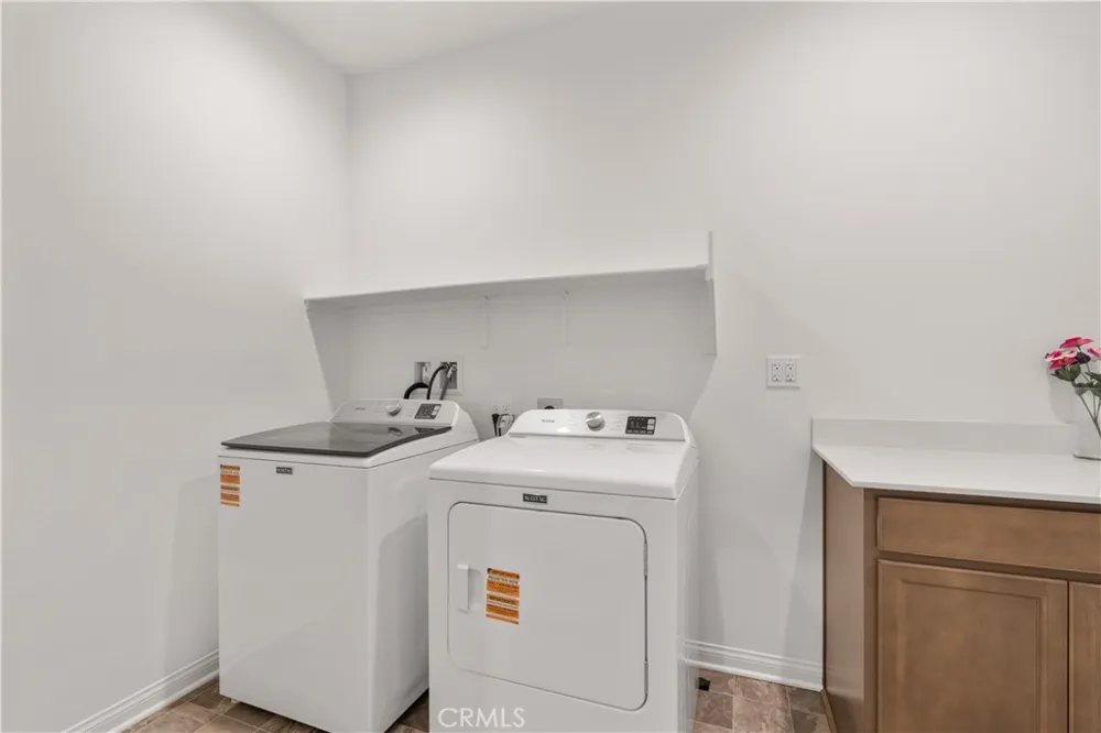 4061 Hudson Lake Elsinore, CA 92530