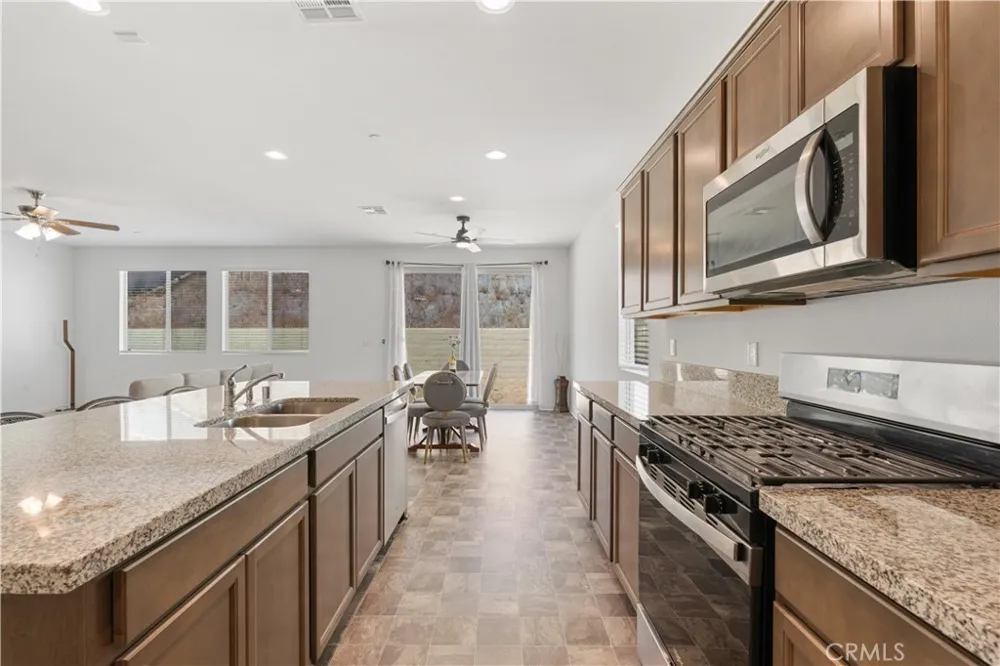 4061 Hudson Lake Elsinore, CA 92530