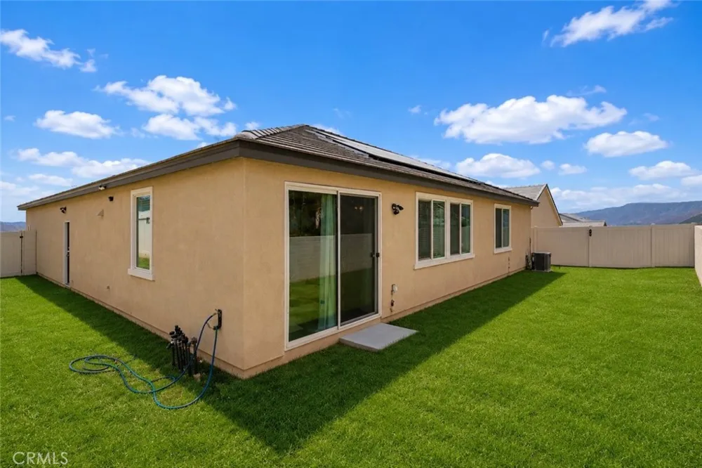 4061 Hudson Lake Elsinore, CA 92530