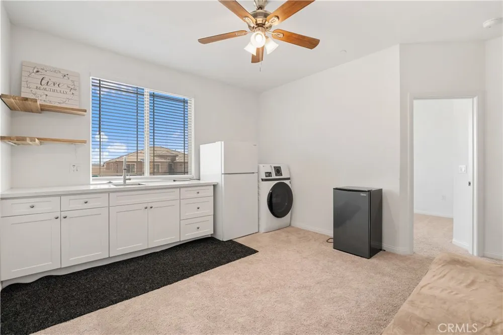 4061 Hudson Lake Elsinore, CA 92530