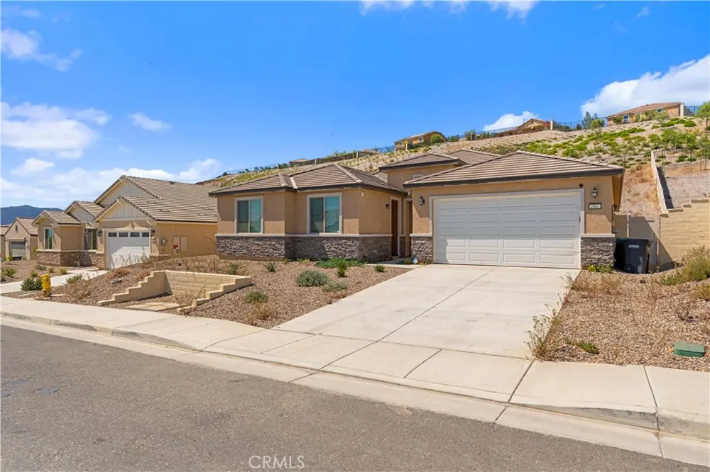 4061 Hudson Lake Elsinore, CA 92530