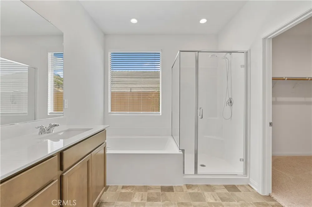 4061 Hudson Lake Elsinore, CA 92530