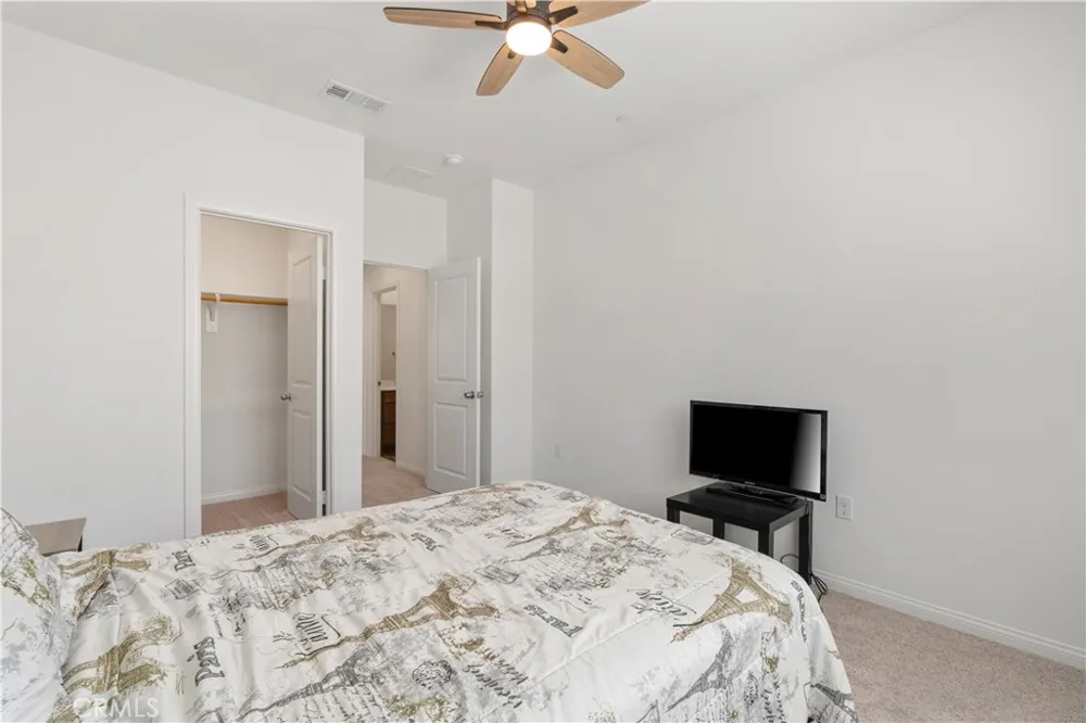 4061 Hudson Lake Elsinore, CA 92530