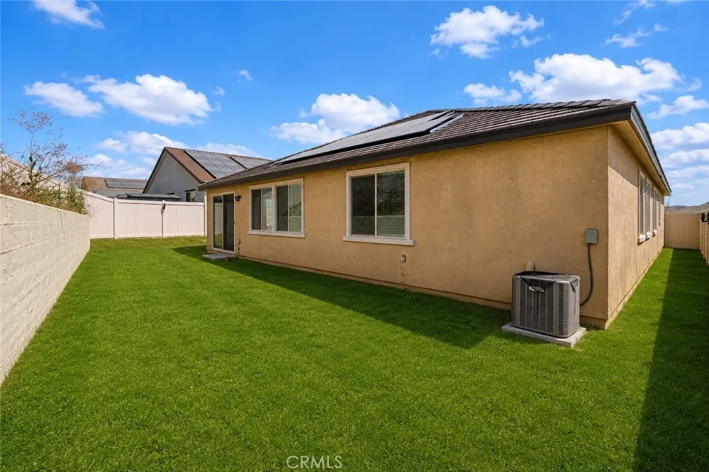 4061 Hudson Lake Elsinore, CA 92530