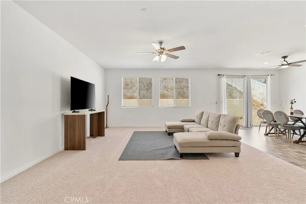 4061 Hudson Lake Elsinore, CA 92530