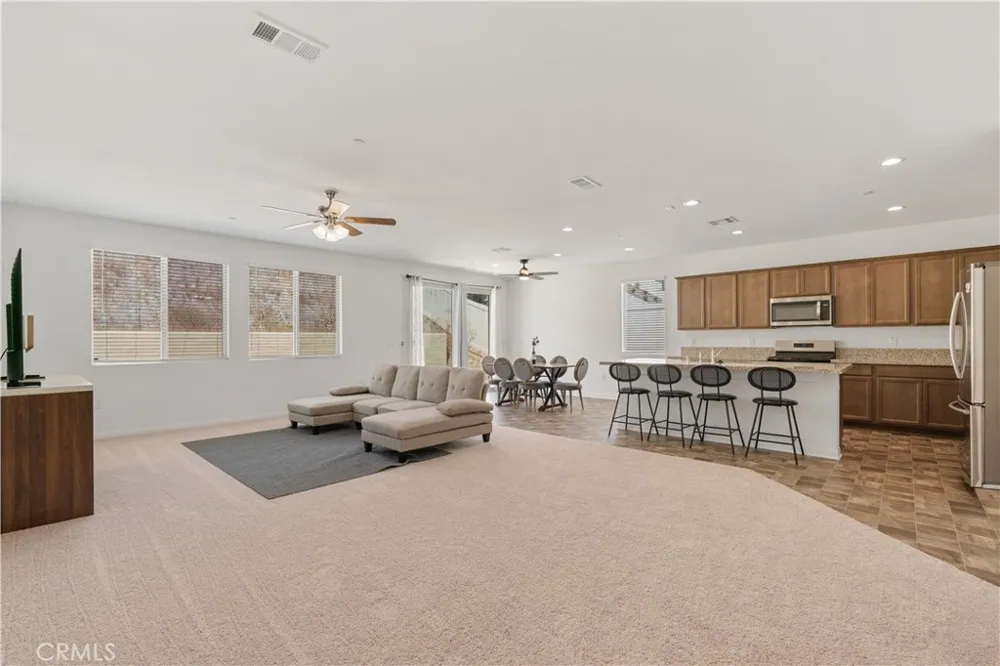 4061 Hudson Lake Elsinore, CA 92530