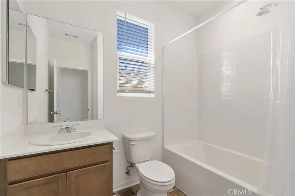 4061 Hudson Lake Elsinore, CA 92530