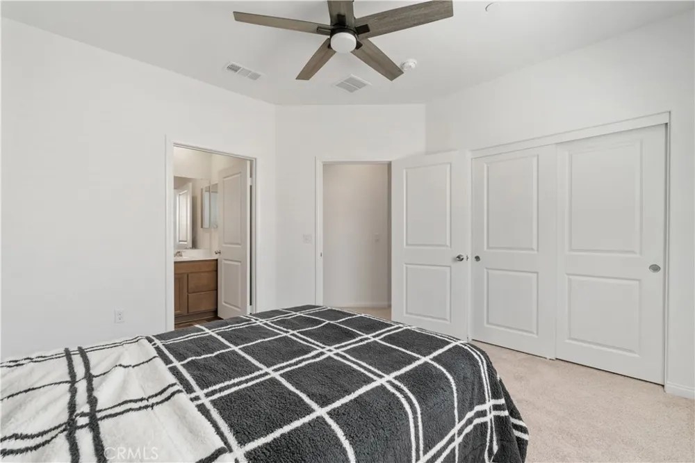 4061 Hudson Lake Elsinore, CA 92530