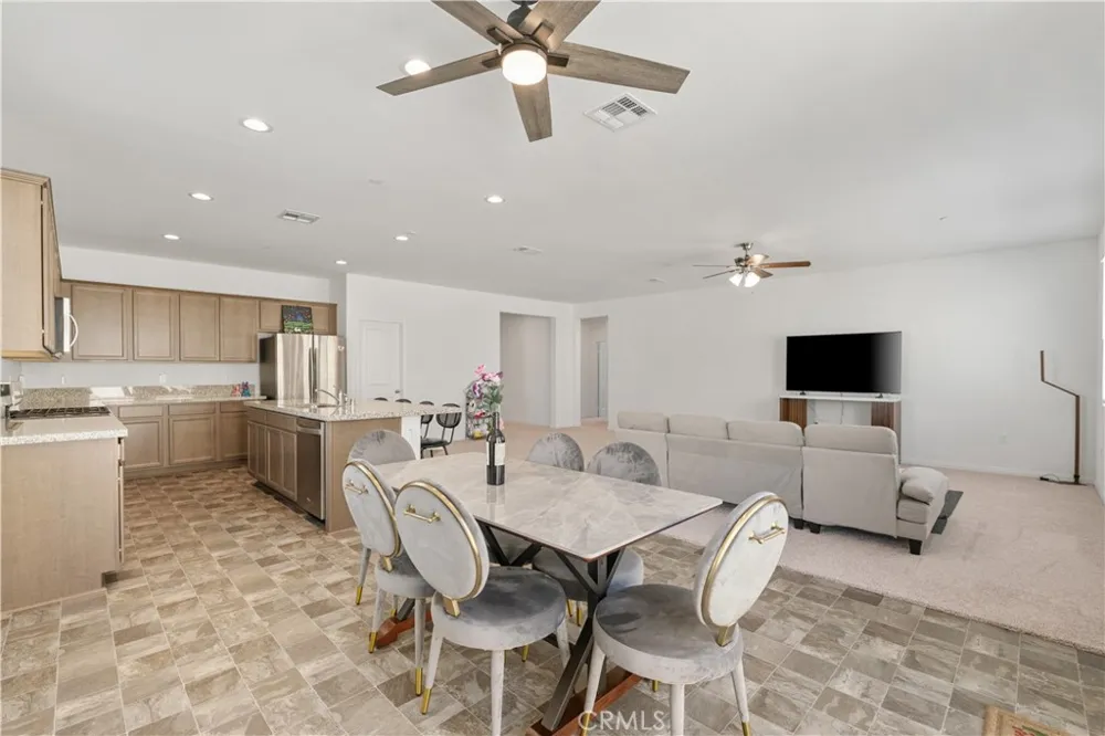 4061 Hudson Lake Elsinore, CA 92530
