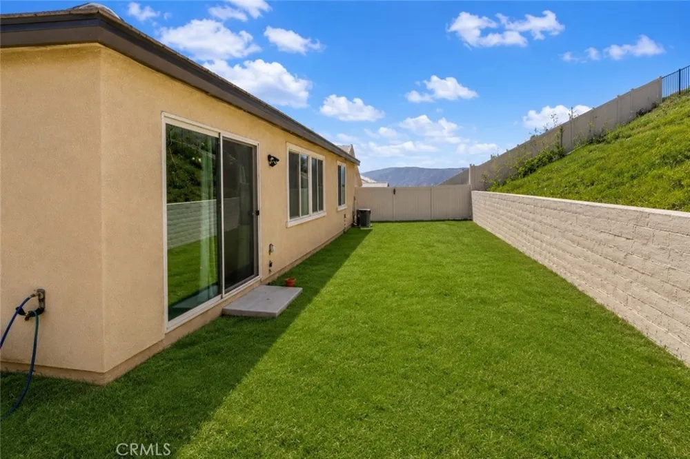 4061 Hudson Lake Elsinore, CA 92530