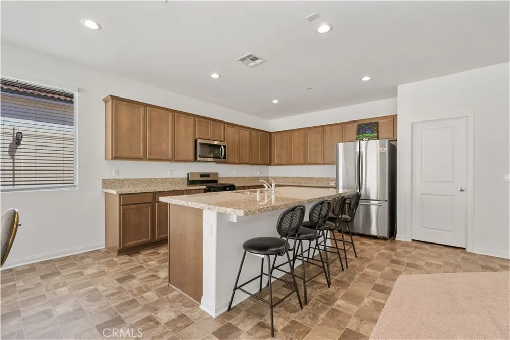 4061 Hudson Lake Elsinore, CA 92530