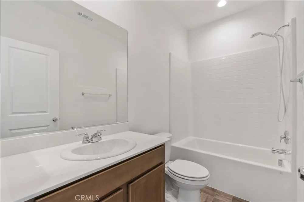 4061 Hudson Lake Elsinore, CA 92530