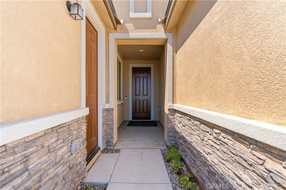 4061 Hudson Lake Elsinore, CA 92530