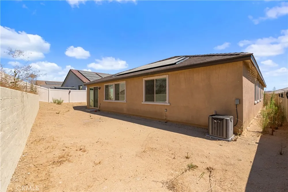 4061 Hudson Lake Elsinore, CA 92530