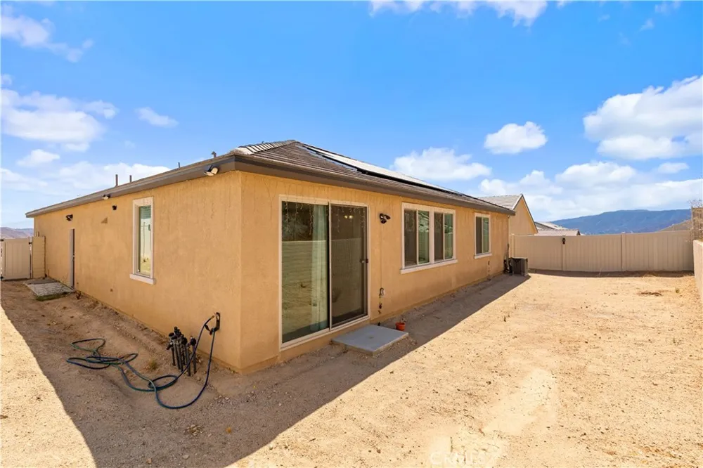 4061 Hudson Lake Elsinore, CA 92530