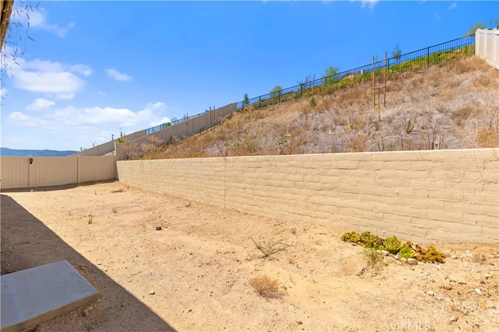 4061 Hudson Lake Elsinore, CA 92530