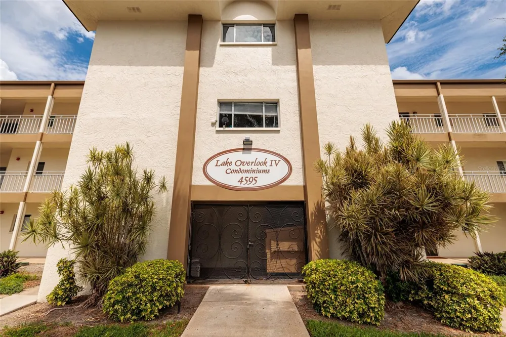 4595 CHANCELLOR STREET NE #114 St Petersburg, FL 33703