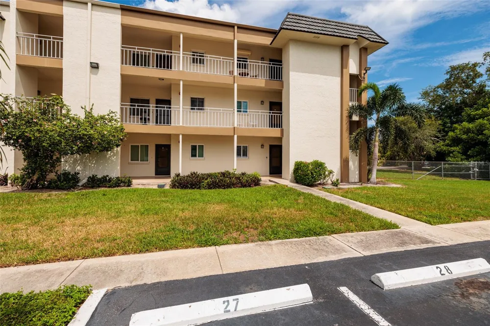 4595 CHANCELLOR STREET NE #114 St Petersburg, FL 33703