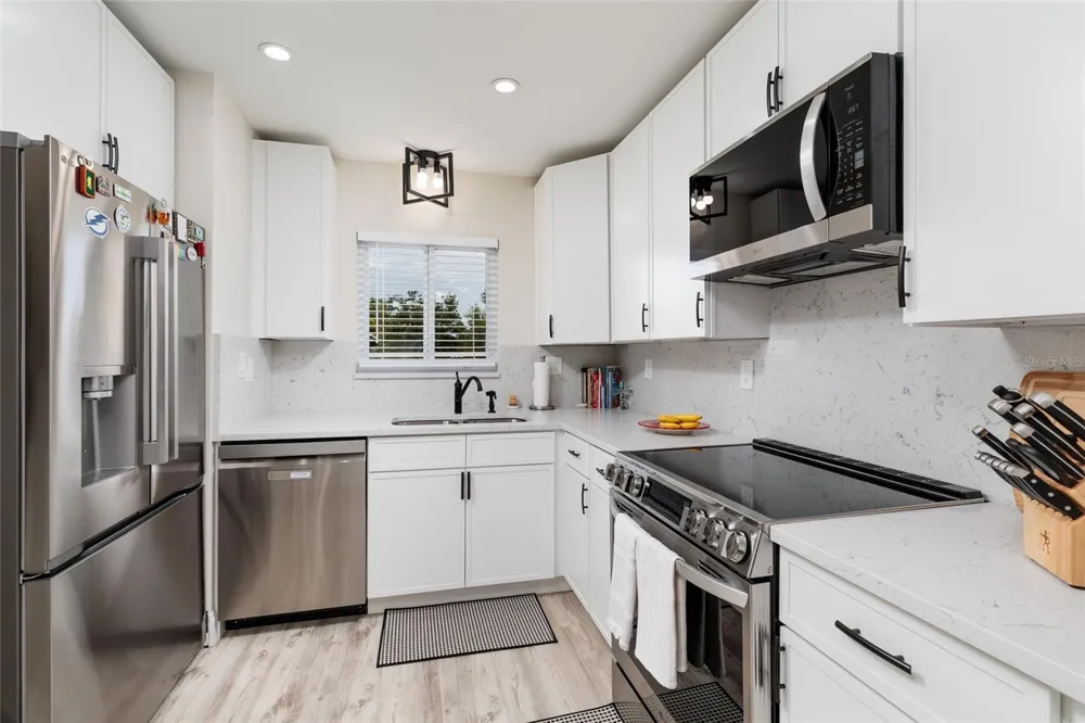 4595 CHANCELLOR STREET NE #114 St Petersburg, FL 33703