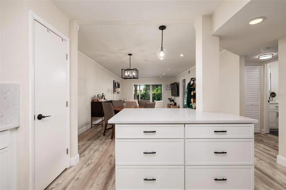 4595 CHANCELLOR STREET NE #114 St Petersburg, FL 33703