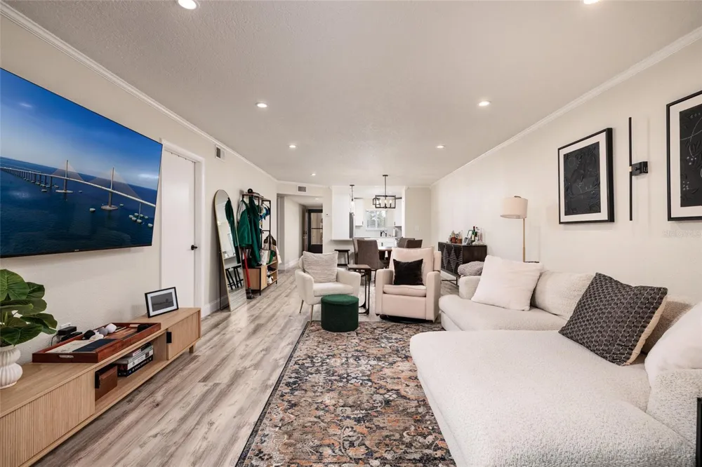4595 CHANCELLOR STREET NE #114 St Petersburg, FL 33703