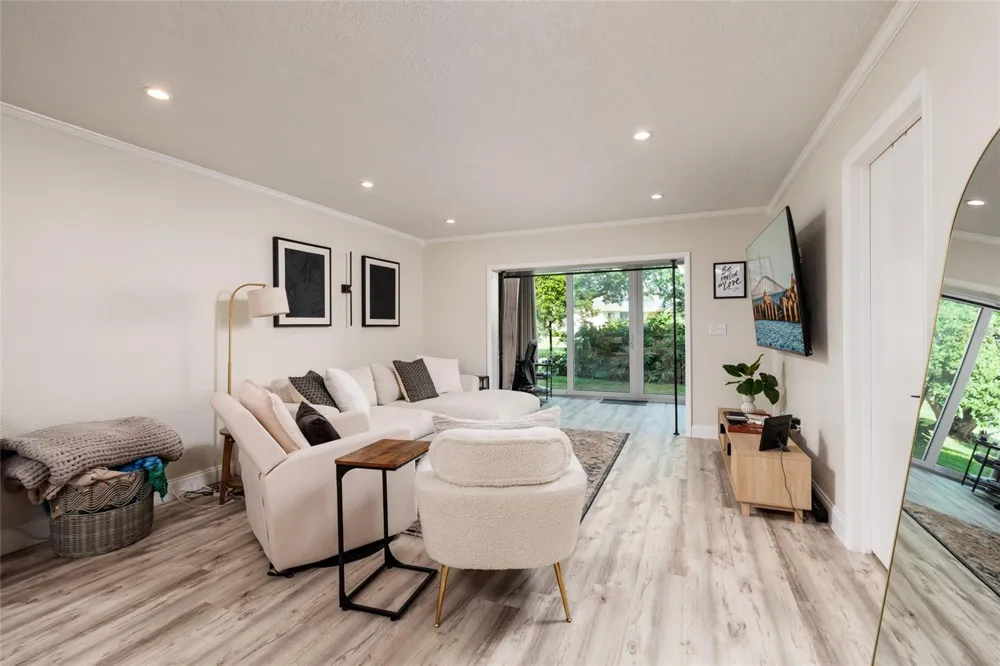 4595 CHANCELLOR STREET NE #114 St Petersburg, FL 33703