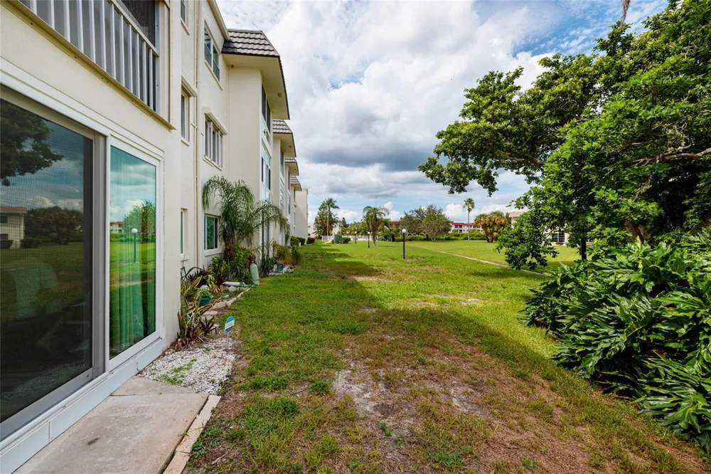 4595 CHANCELLOR STREET NE #114 St Petersburg, FL 33703