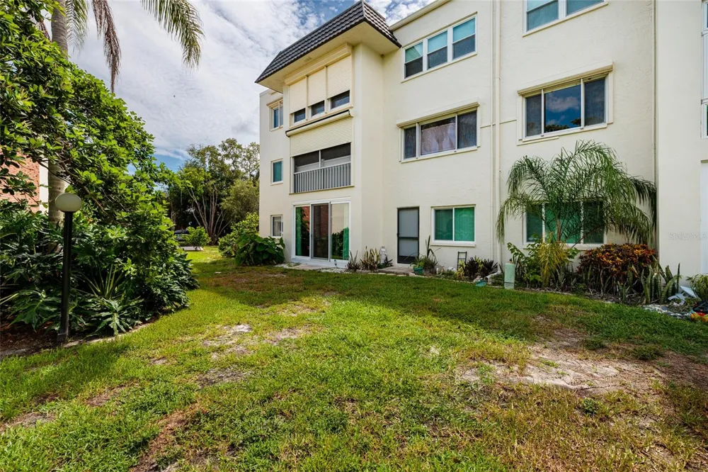 4595 CHANCELLOR STREET NE #114 St Petersburg, FL 33703