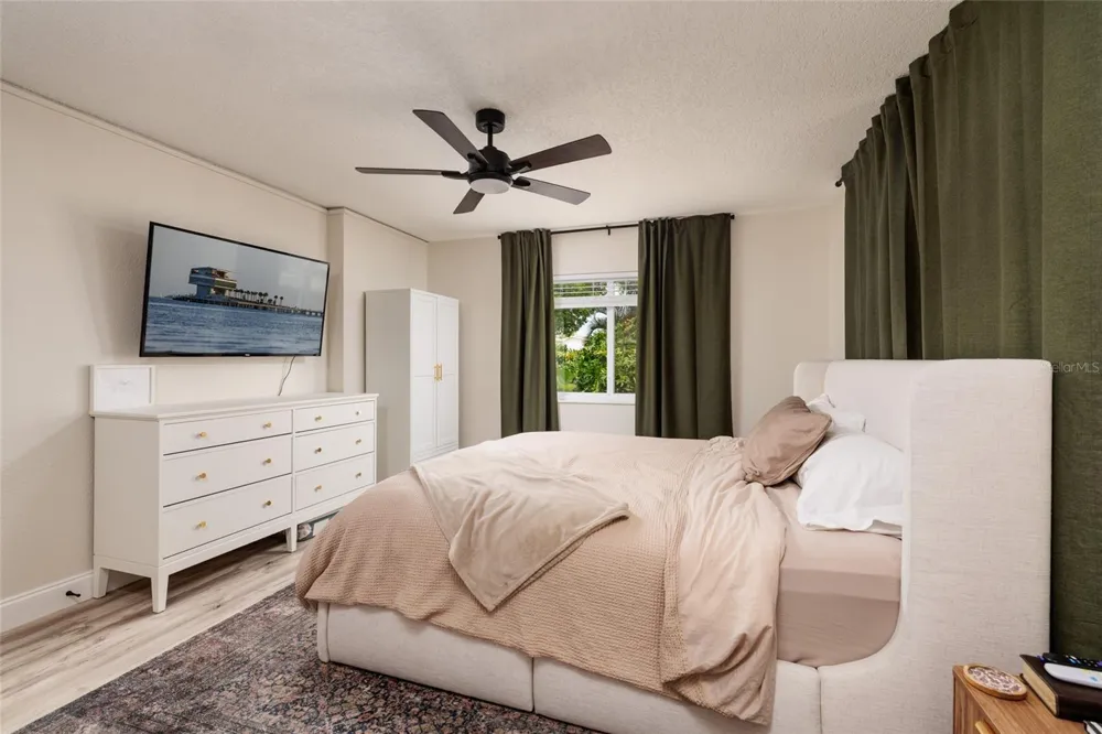 4595 CHANCELLOR STREET NE #114 St Petersburg, FL 33703