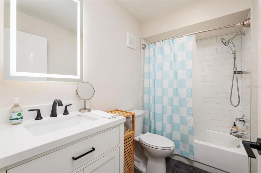 4595 CHANCELLOR STREET NE #114 St Petersburg, FL 33703