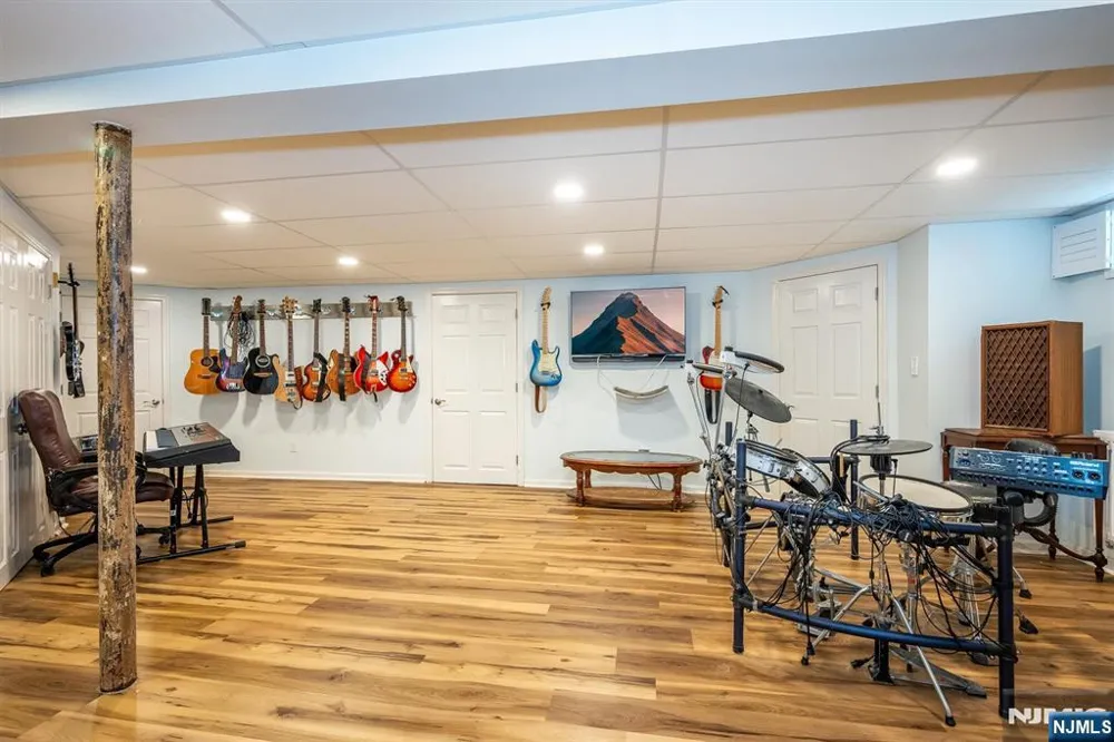 325 Terhune Avenue Passaic, NJ 07055