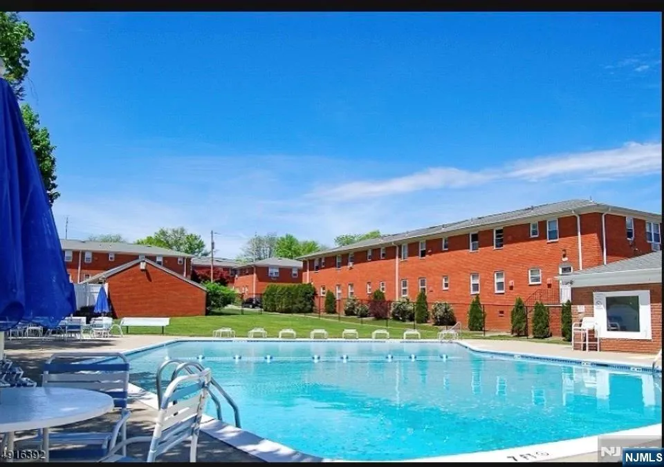 52 Knox T Wayne, NJ 07470