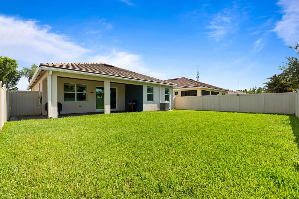 7671 SW Harbor Cove Drive Stuart, FL 34997