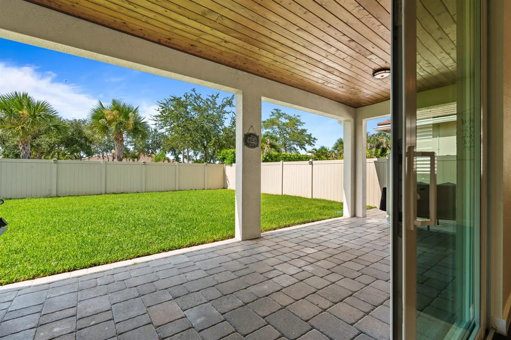 7671 SW Harbor Cove Drive Stuart, FL 34997