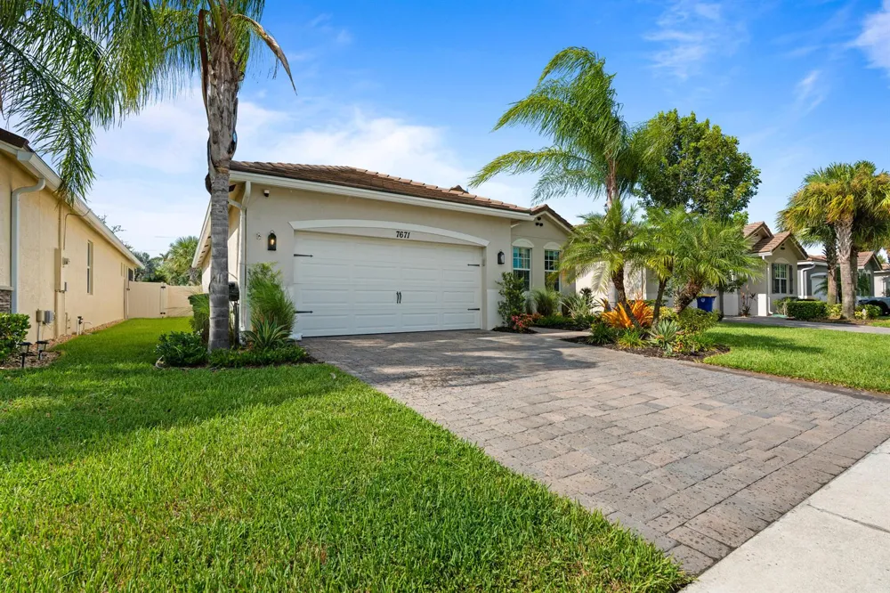 7671 SW Harbor Cove Drive Stuart, FL 34997
