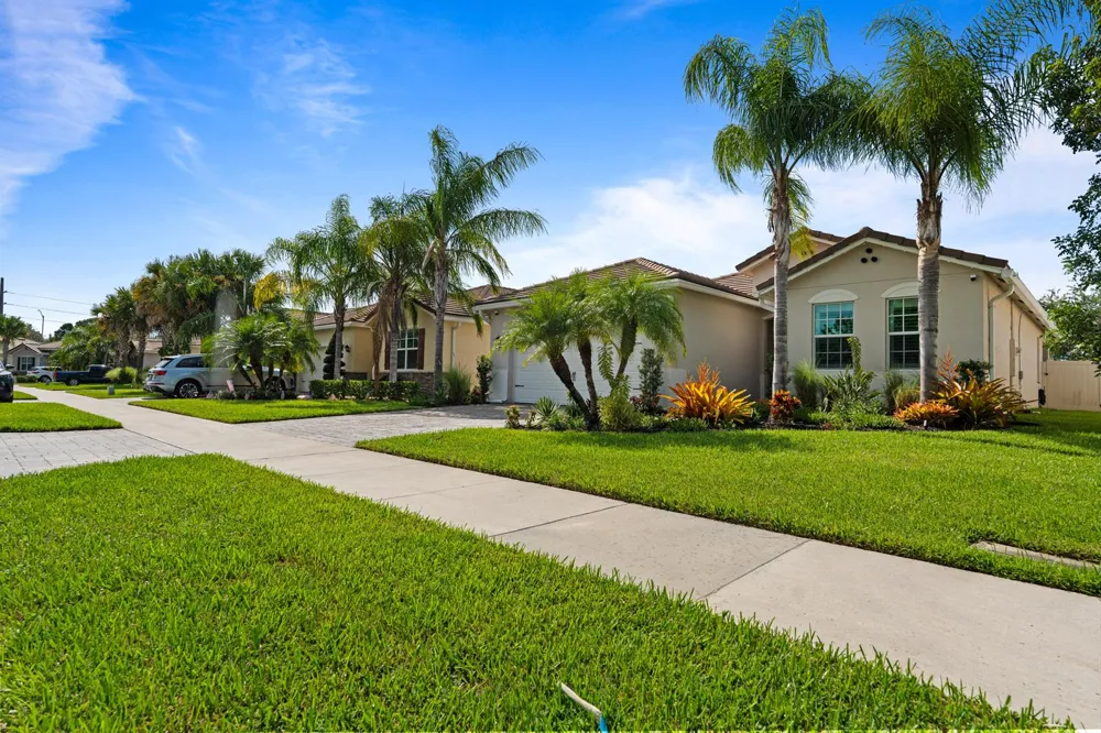 7671 SW Harbor Cove Drive Stuart, FL 34997