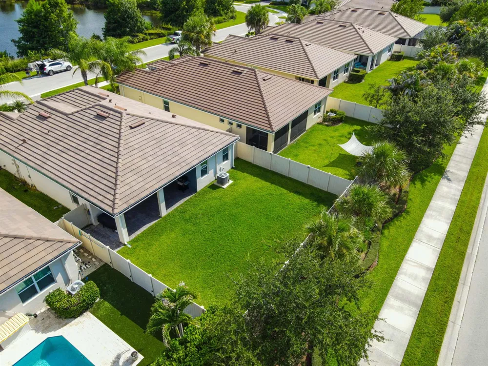 7671 SW Harbor Cove Drive Stuart, FL 34997