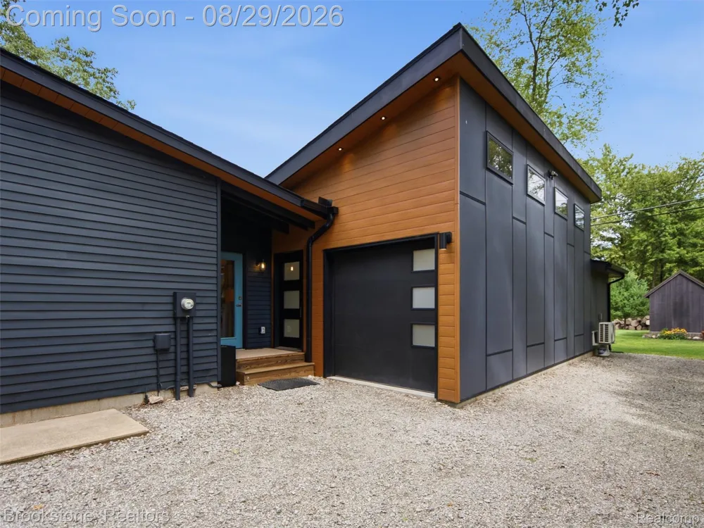 5420 Hillsboro Road Springfield Charter Township, MI 48350