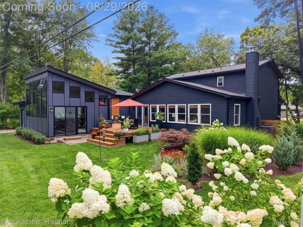 5420 Hillsboro Road Springfield Charter Township, MI 48350