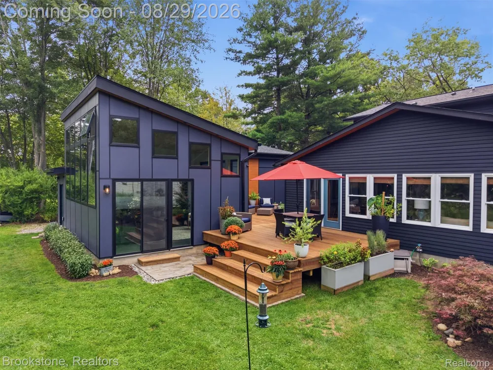 5420 Hillsboro Road Springfield Charter Township, MI 48350