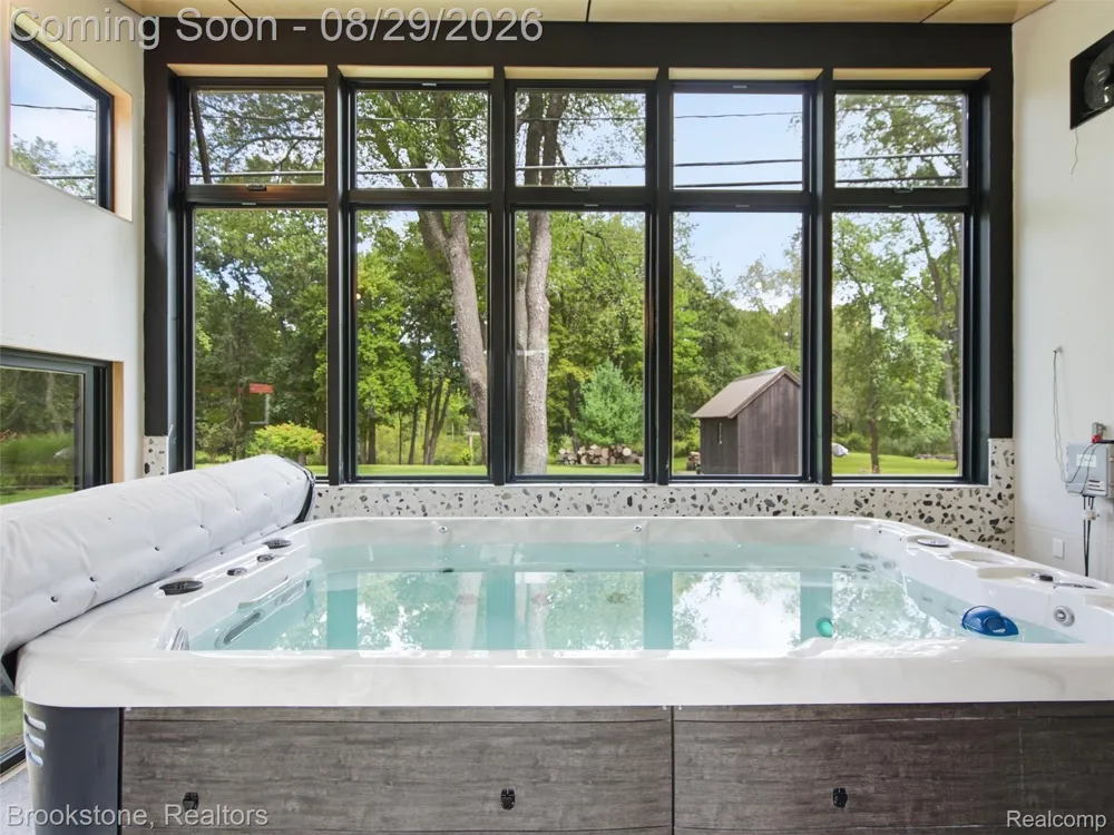 5420 Hillsboro Road Springfield Charter Township, MI 48350